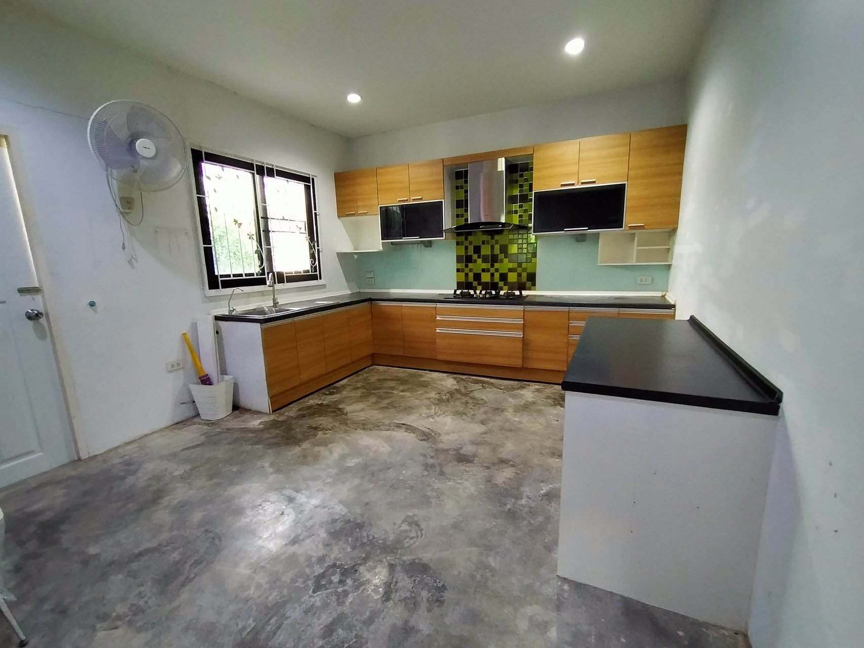 บ้านขนาดกลาง-ผ่อนสบายๆ-ติดถนนราชพฤกษ์-ใกล้รถไฟฟ้าถึง-2-สถานี