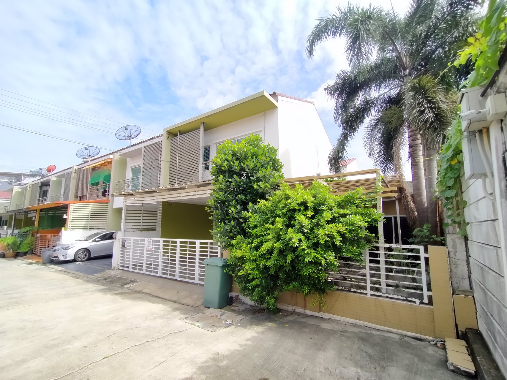 ทาวน์เฮ้าร์พื้นที่กว้าง-หลังมุม-โครงการติดถนนใหญ่-the-trust-town-ราชพฤกษ์-รัตนาธิเบศร์