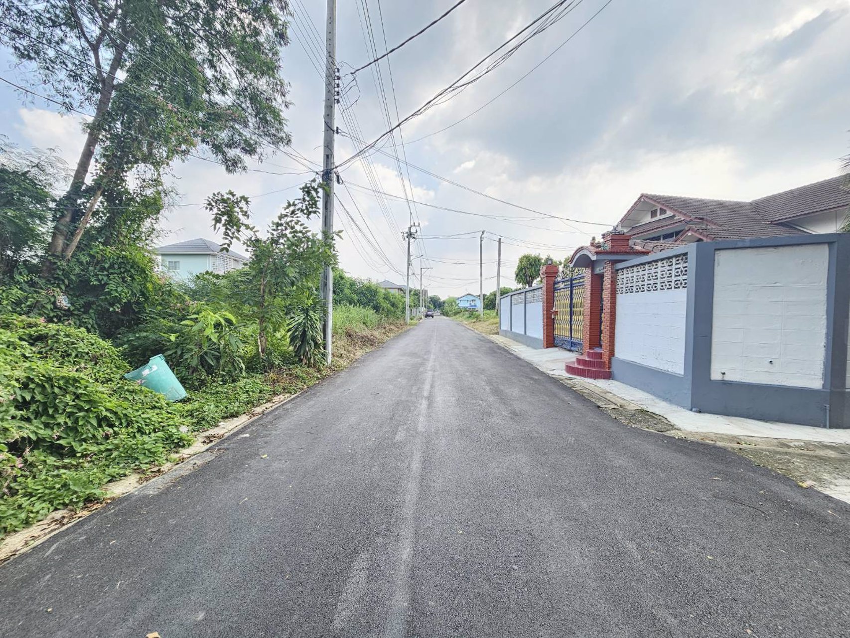 ขายที่เปล่าติดถนนสาธารณะในซอยบรมราชชนนี-68