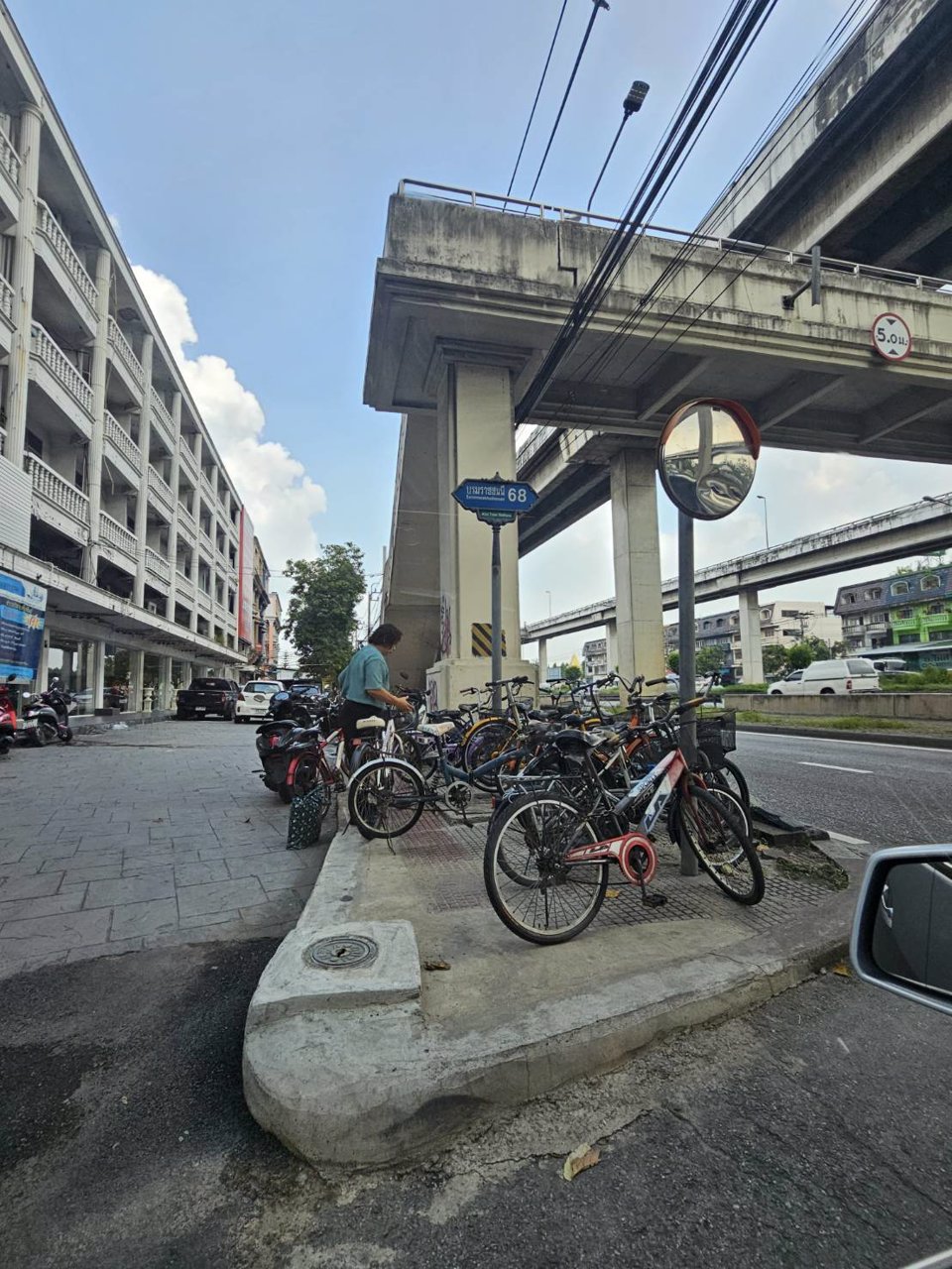 ขายที่เปล่าติดถนนสาธารณะในซอยบรมราชชนนี-68