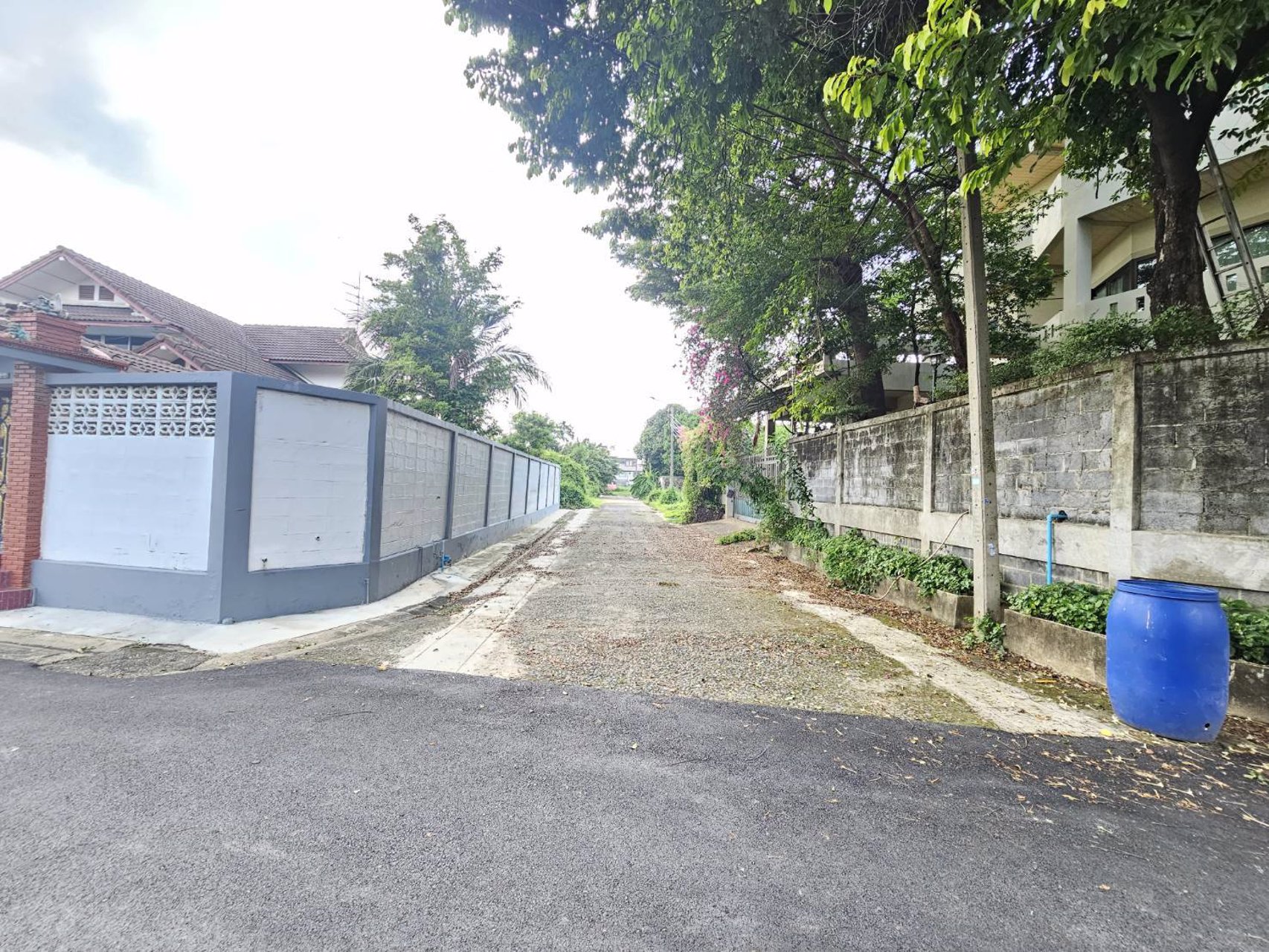 ขายที่เปล่าติดถนนสาธารณะในซอยบรมราชชนนี-68