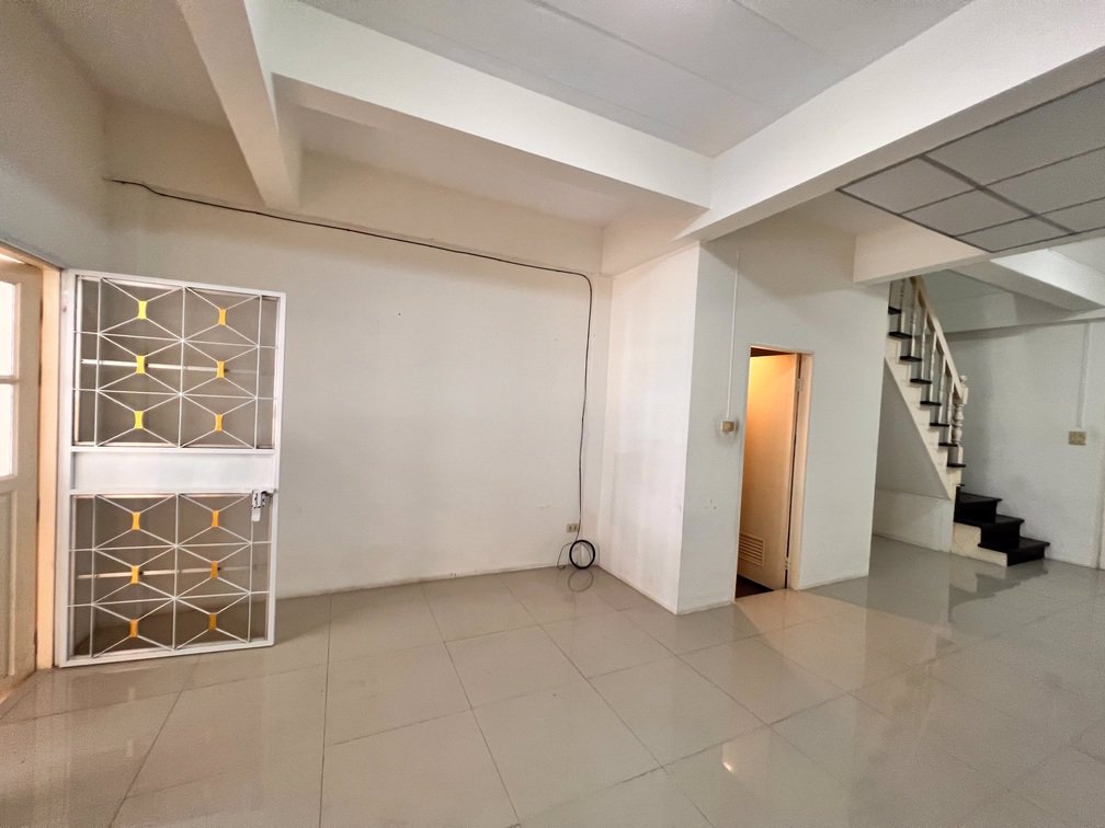 ขาย-ทาวน์โฮม-ราคาดี-ถูกที่สุดในย่านนี้-กับ-พื้นที่ใช้สอย-และทำเลนี้