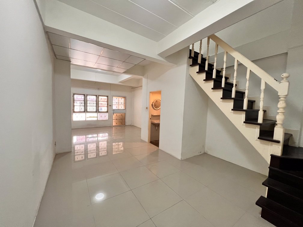 ขาย-ทาวน์โฮม-ราคาดี-ถูกที่สุดในย่านนี้-กับ-พื้นที่ใช้สอย-และทำเลนี้