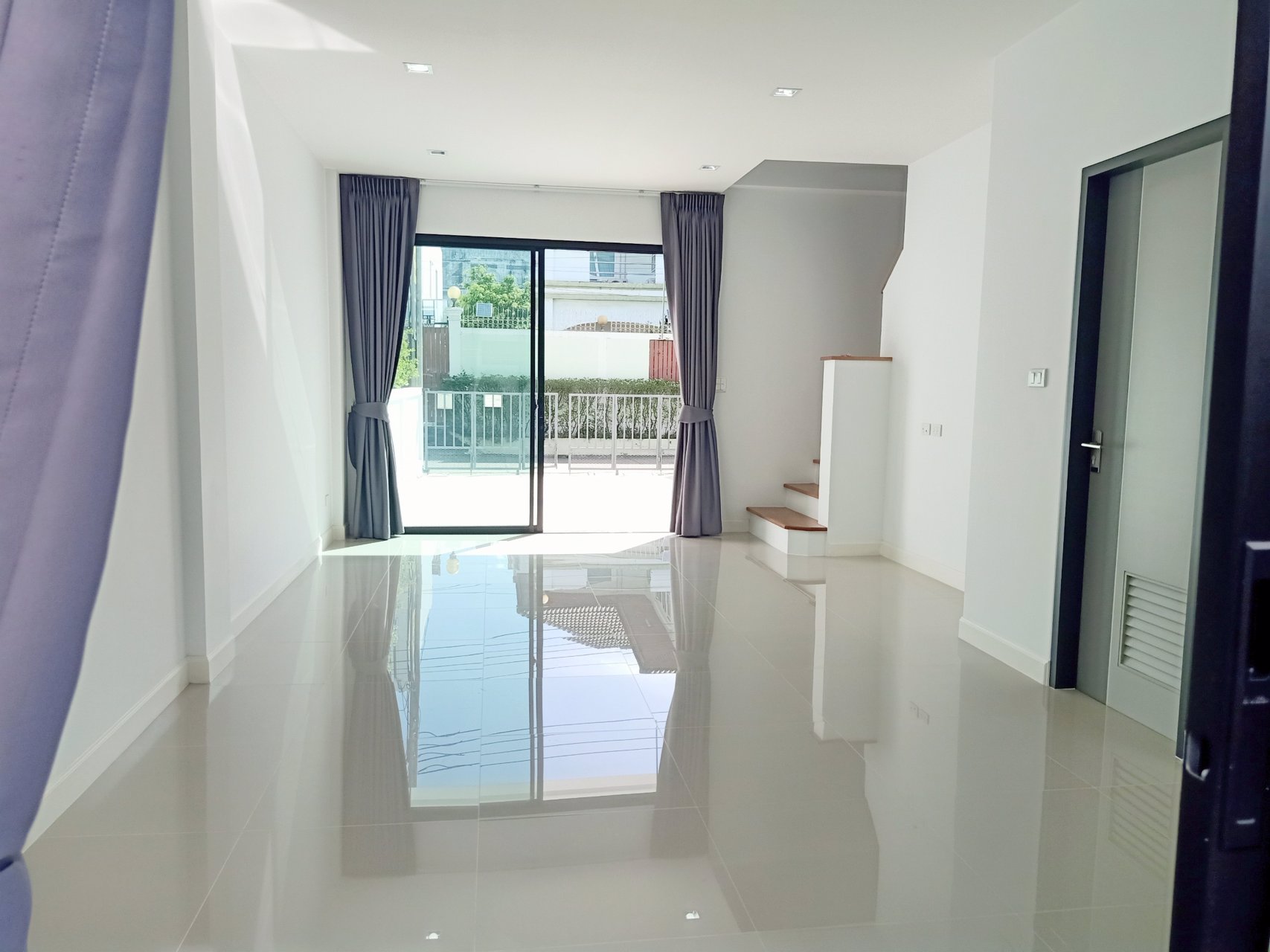 ขายทาวน์เฮ้าส์-3-ชั้น-ลาดพร้าว-87-ลาดพร้าว-83-บ้านใหม่ราคามือสอง