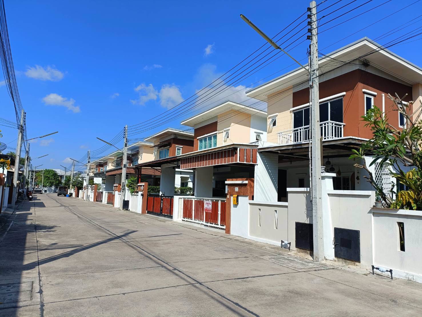 ขายด่วน-ขายขาดทุนบ้านแฝด-หมู่บ้านธนาลัย-มาบไผ่-บ้านบึง-ชลบุรี-355-ล้าน