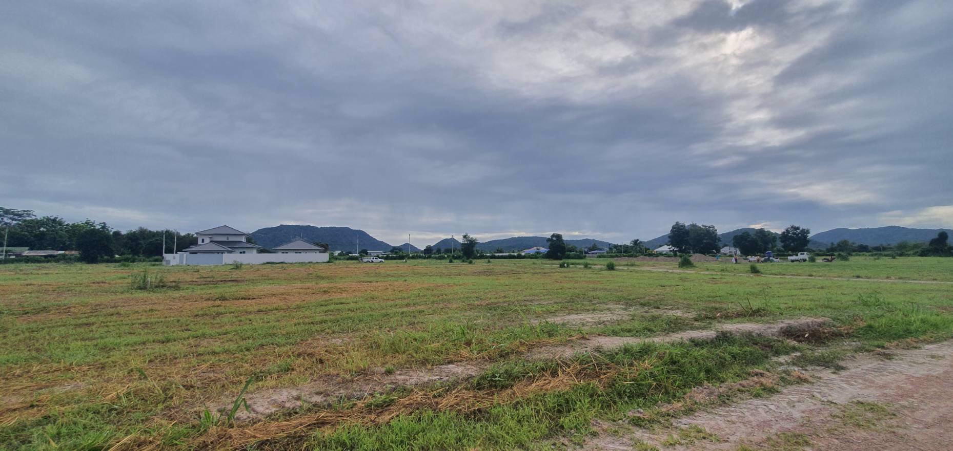 ขายที่ดิน-และรับจัดสรรออกแบบและก่อสร้างในหัวหิน