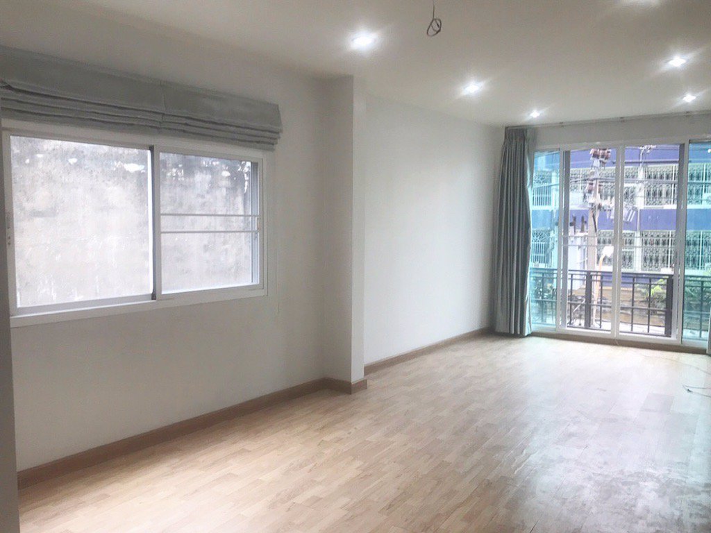 ขายอาคารพาณิชย์-3-ชั้น-2-คูหาติดกัน-ติดถนนจันทน์-สาทร-ห้องมุม-ปรับปรุงใหม่-ทำเลดีเยี่ยม