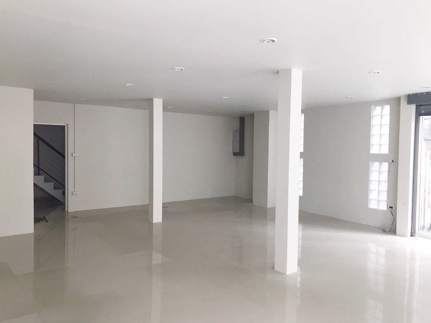 ขายอาคารพาณิชย์-3-ชั้น-2-คูหาติดกัน-ติดถนนจันทน์-สาทร-ห้องมุม-ปรับปรุงใหม่-ทำเลดีเยี่ยม