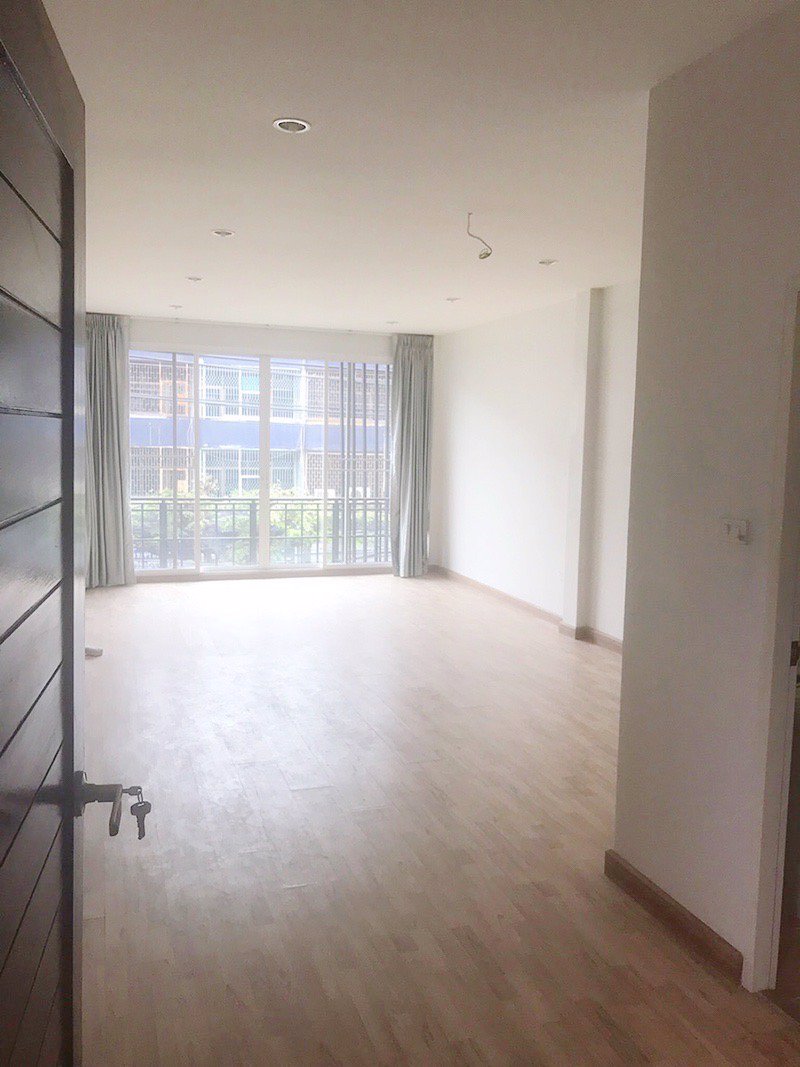 ขายอาคารพาณิชย์-3-ชั้น-2-คูหาติดกัน-ติดถนนจันทน์-สาทร-ห้องมุม-ปรับปรุงใหม่-ทำเลดีเยี่ยม