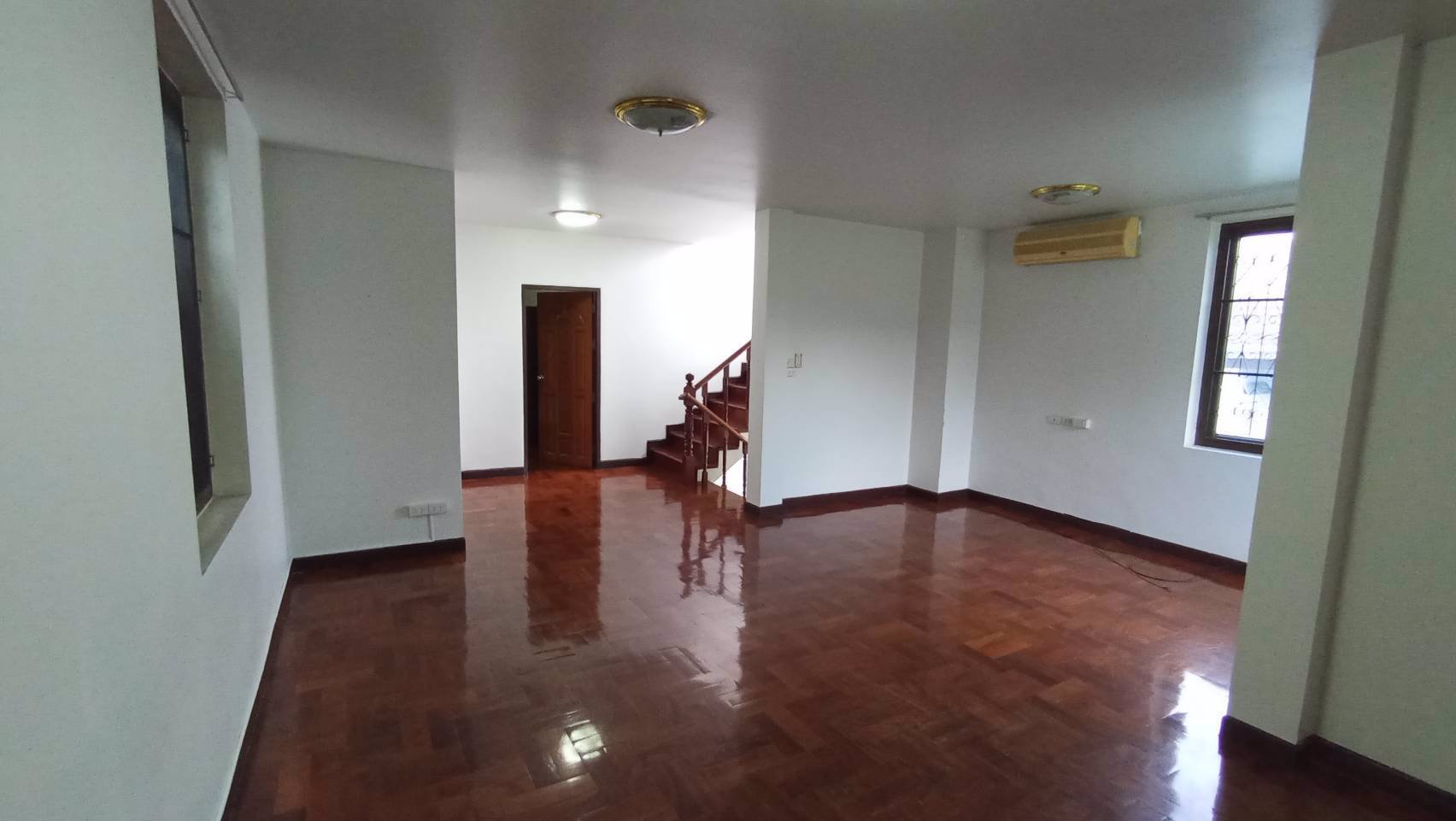 ขายด่วน-บ้านเดี่ยว-3-ชั้น-พร้อมที่ดิน-67-ตรวา