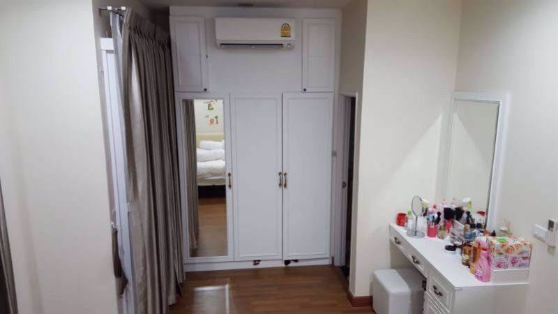 ขายทาวน์เฮ้าส์-2ชั้น-เนื้อที่-292ตารางวา-หมู่บ้านโกลเด้นท์ทาวน์วัชรพล-สุขาภิบาล5