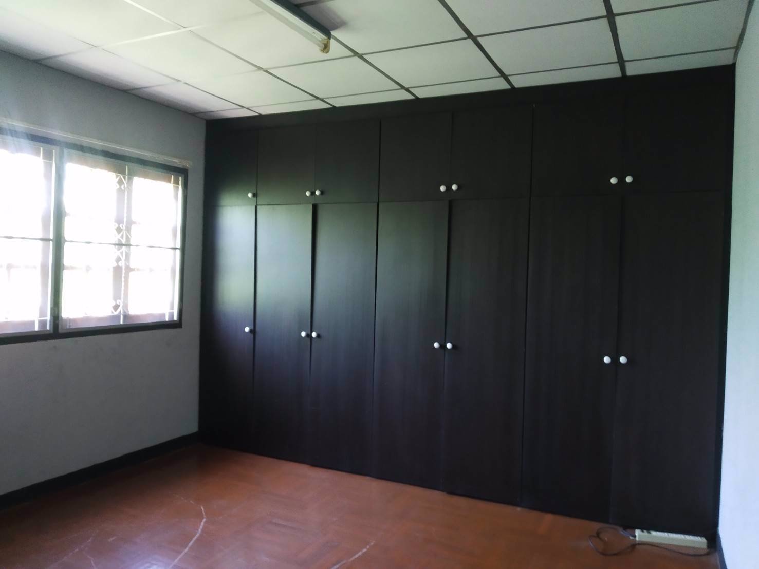 ขายทาวน์เฮ้าส์-3ชั้นเล่นระดับต่อเติมแล้ว-เนื้อที่-22-ตรว-อำเภอ-เมืองนนทบุรี