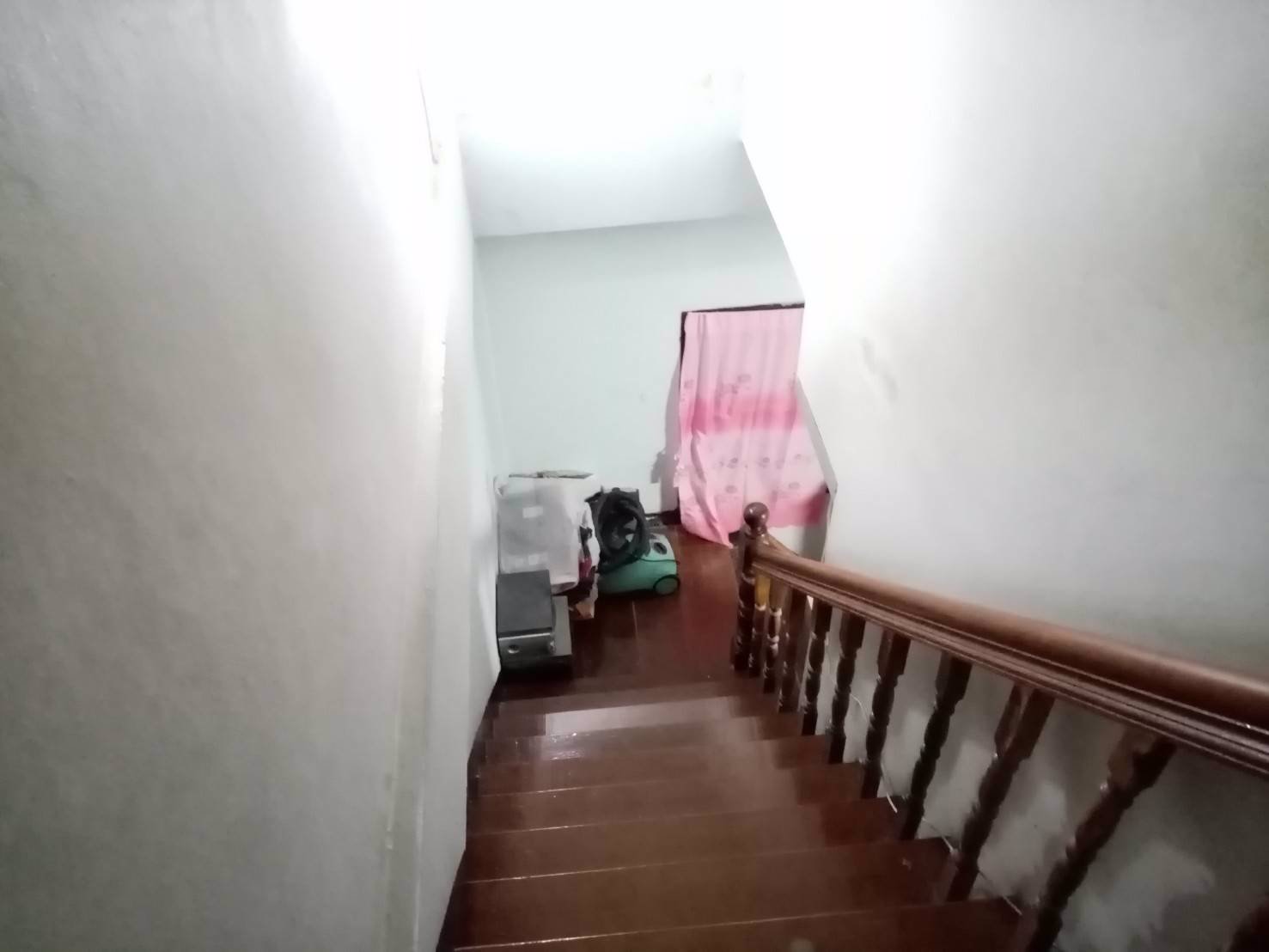 ขาย-บ้านทาวเฮาส์-16-ตรวา-มบกรุงทอง-2-ห้องนอน-1-ห้องน้ำ-หน้าบ้านมีต้นไม้ใหญ่ร่มรื่น-thumbtack-