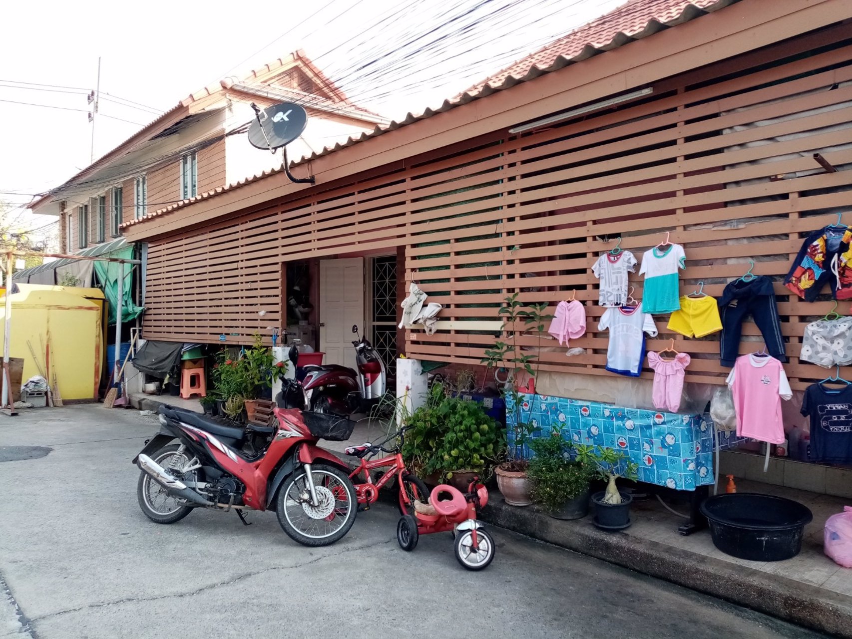 ขายทาวเฮาส์หลังมุม-หมู่บ้านพฤกษาd-เลียบคลองสาม-ปทุมธานี-พื้นที่-386-ตารางวา-พื้นที่ด้านข้างต่อเติมเ