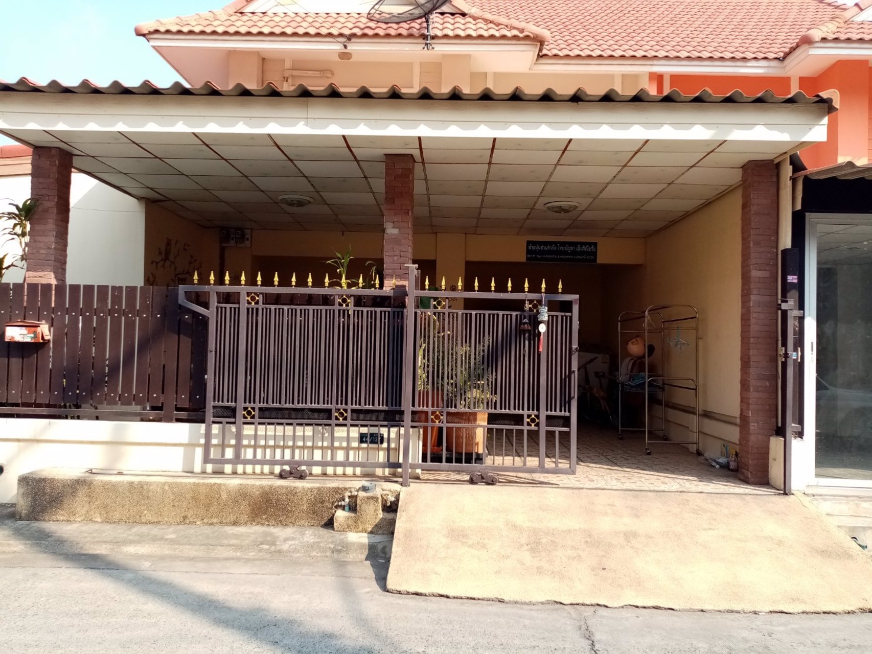 ขายทาวเฮาส์หลังมุม-หมู่บ้านพฤกษาd-เลียบคลองสาม-ปทุมธานี-พื้นที่-386-ตารางวา-พื้นที่ด้านข้างต่อเติมเ