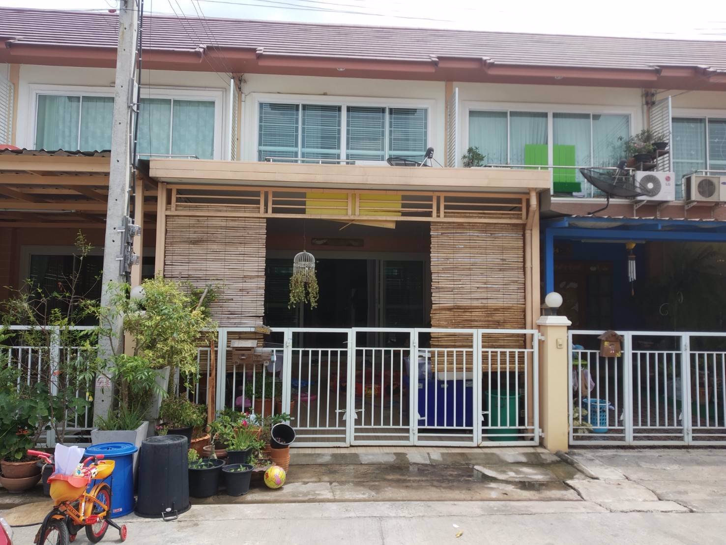 ขายทาวน์โฮม-2ชั้น-หมู่บ้านร่มทิพย์ปาร์ค-เนื้อที่-279ตรวา-แขวงบางชัน-เขตคลองสามวา-จังหวัดกรุงเทพมห