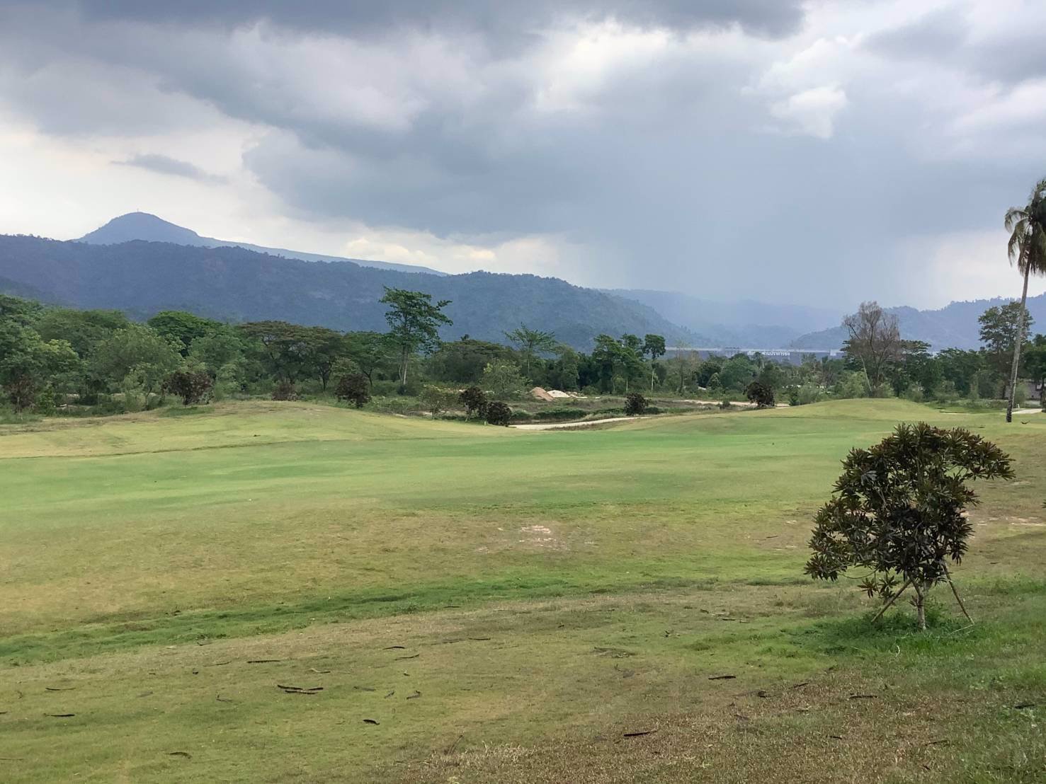 ขายด่วน-บ้านเดี่ยวสวยหรู-ตกแต่งสไตค์-รีสอร์ท-ในสนามกอล์ฟนครนายก-บ้านรีสอร์ท-ในสนามกอล์ฟรอยัลฮิลล์-น