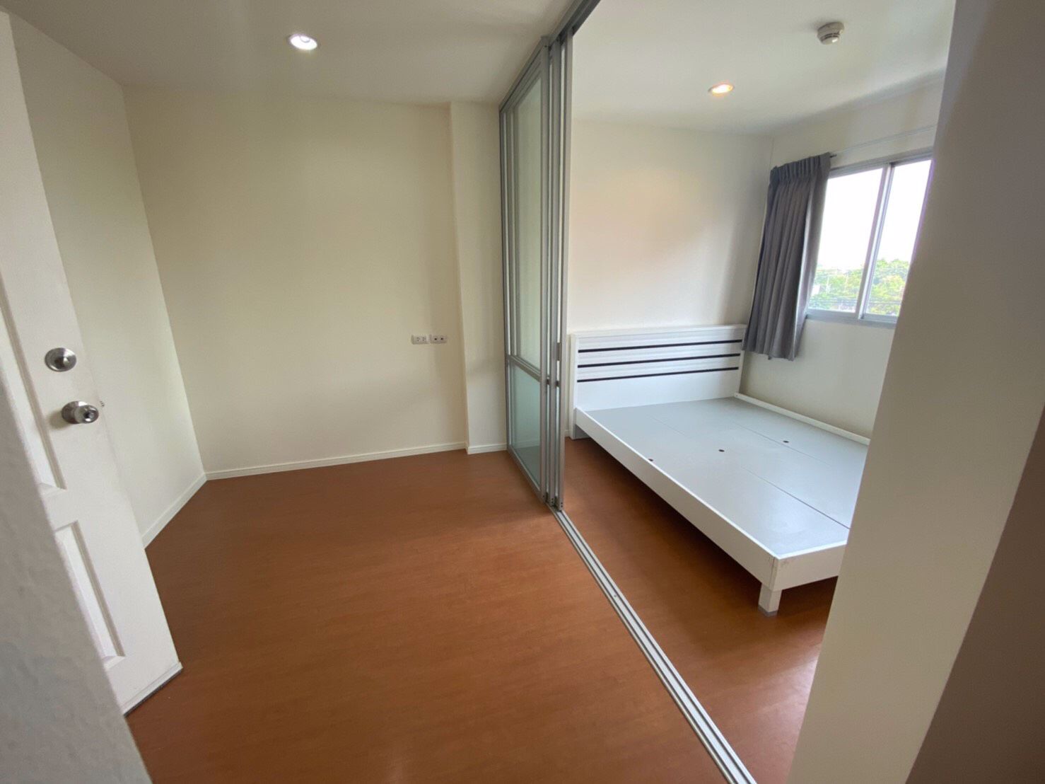 ขาย-ให้เช่า-ลุมพินี-คอนโดทาวน์-นิด้า-เสรีไทย-2