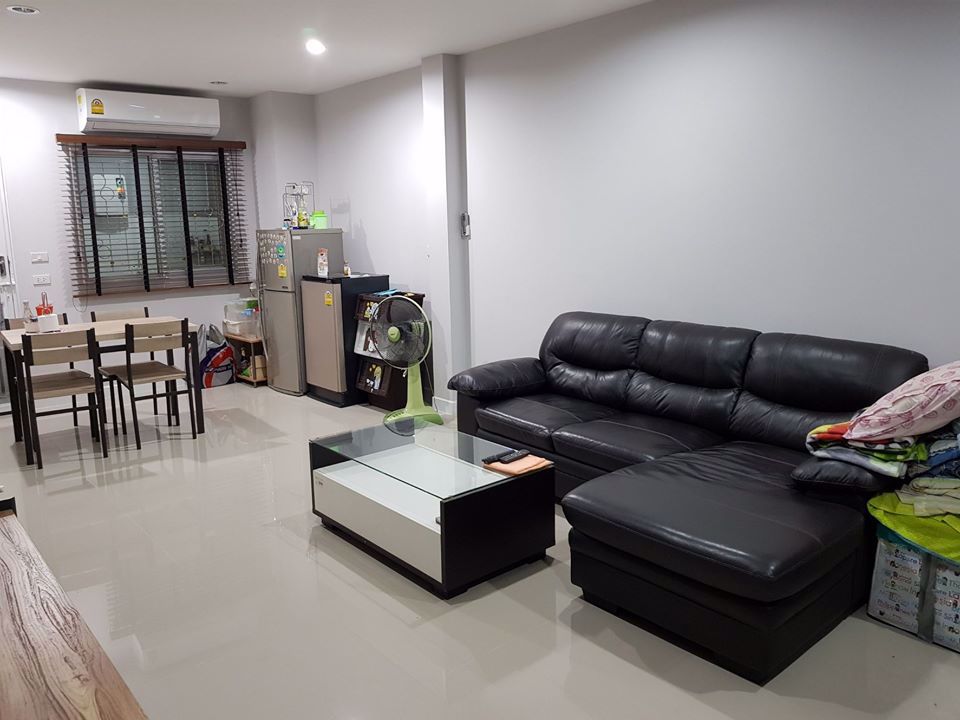 ให้เช่าทาวน์โฮม-ดิเอ็กคลูซีฟ-วงแหวน-รามอินทรา-หลังมุม-พร้อมอยู่