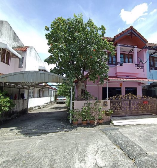 ขาย-บ้านทาวน์เฮ้าส์-2-ชั้น-หลังริม-ที่จอดรถมีหลังคาข้างบ้าน-ใน-มปรารถนา-3-เยื้องรพเอกชล-2-ชลบุรี