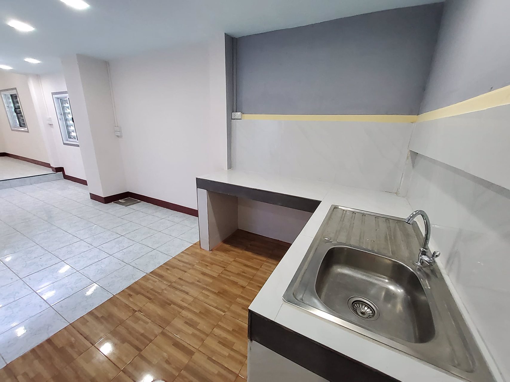 หลุดมาอีกแล้ว-ทาวน์เฮ้าส์สวย-ๆ-ล้านต้น-ๆ-ใกล้โรงพยาบาล