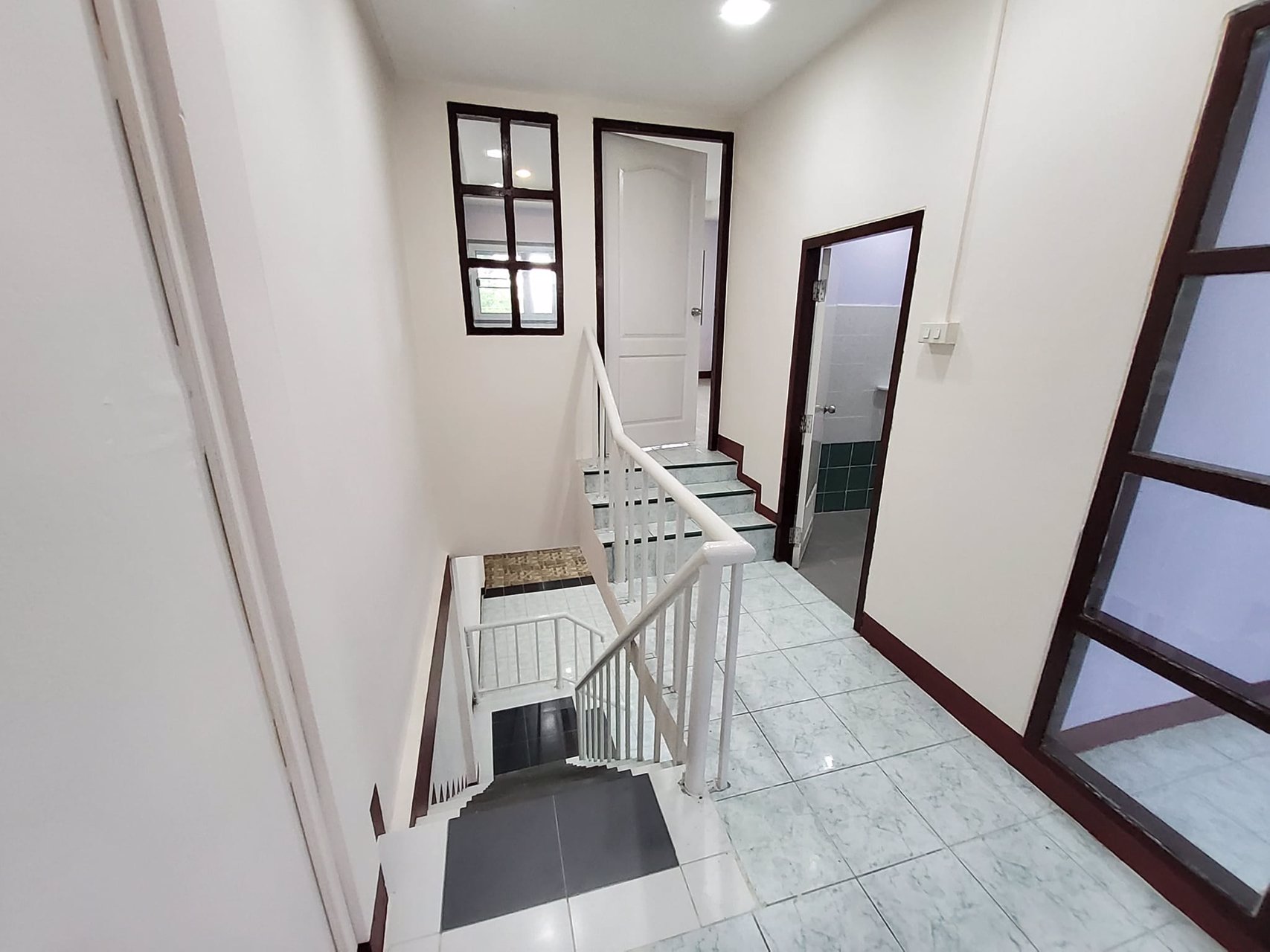 หลุดมาอีกแล้ว-ทาวน์เฮ้าส์สวย-ๆ-ล้านต้น-ๆ-ใกล้โรงพยาบาล