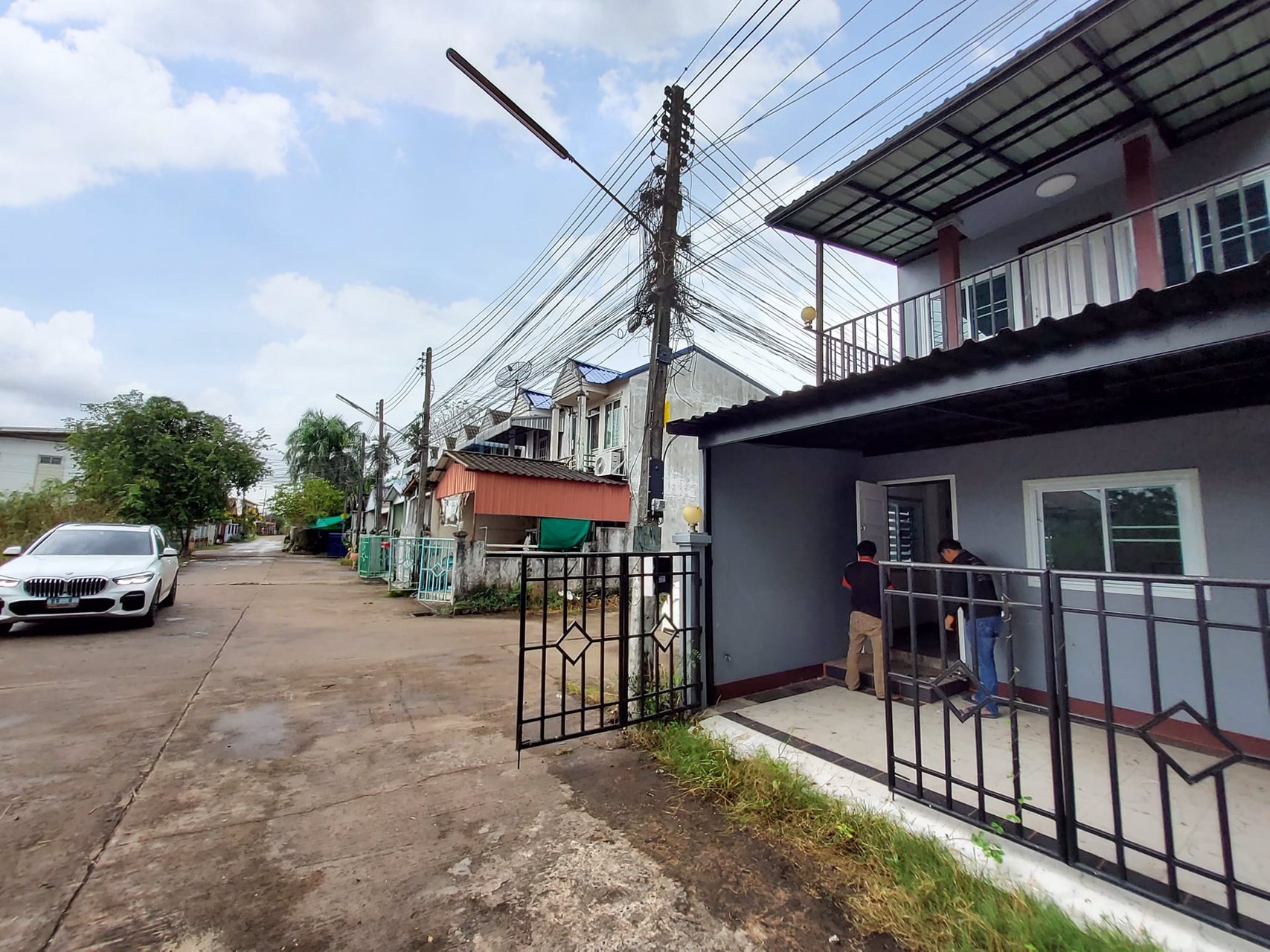 หลุดมาอีกแล้ว-ทาวน์เฮ้าส์สวย-ๆ-ล้านต้น-ๆ-ใกล้โรงพยาบาล