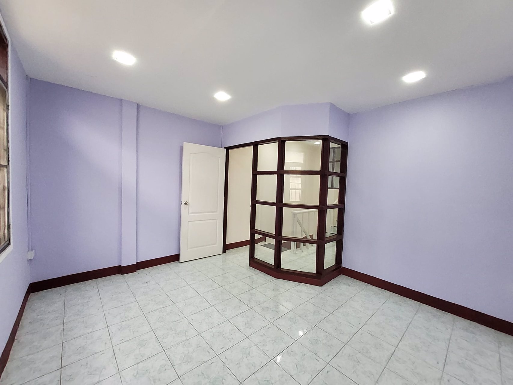 หลุดมาอีกแล้ว-ทาวน์เฮ้าส์สวย-ๆ-ล้านต้น-ๆ-ใกล้โรงพยาบาล