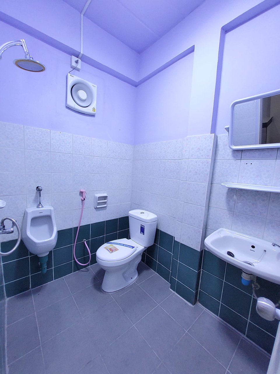 หลุดมาอีกแล้ว-ทาวน์เฮ้าส์สวย-ๆ-ล้านต้น-ๆ-ใกล้โรงพยาบาล