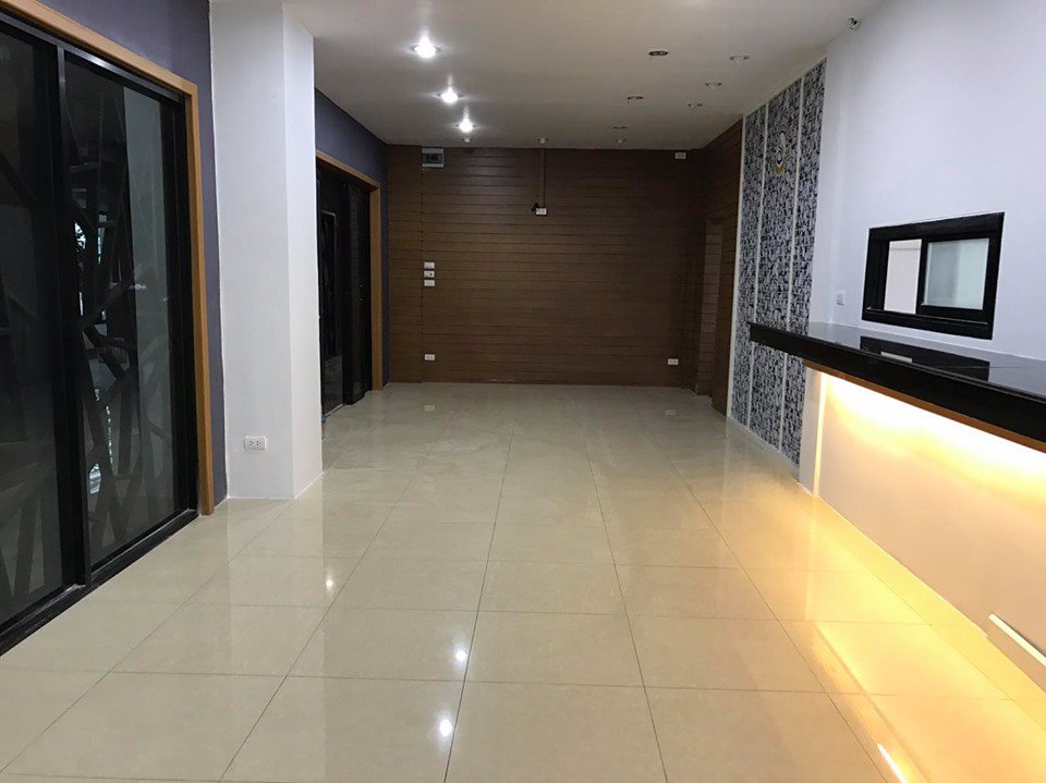 ให้เช่าพื้นที่สำหรับทำร้านอาหาร-ด้านล่างหอพัก-คนเข้าพักเยอะ-ลูกค้าเยอะแน่นอน-090-0055524