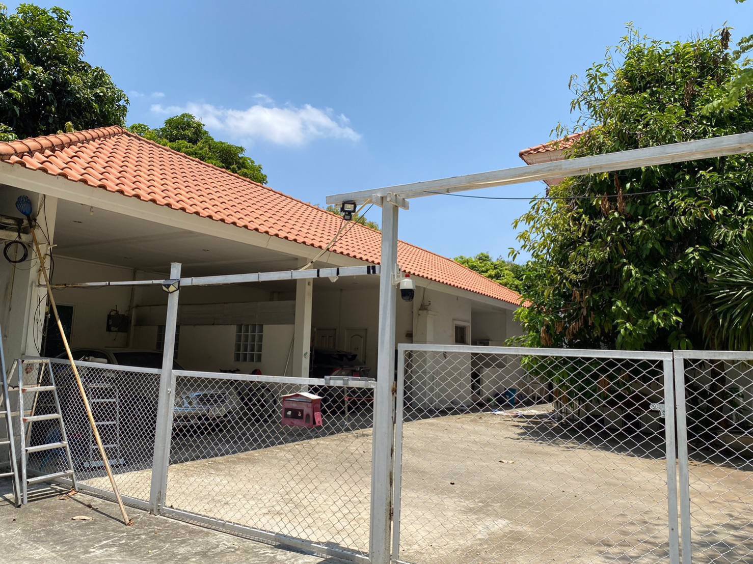 ขายที่ดินพร้อมสิ่งปลูกสร้าง-ติดถนนราชพฤกษ์