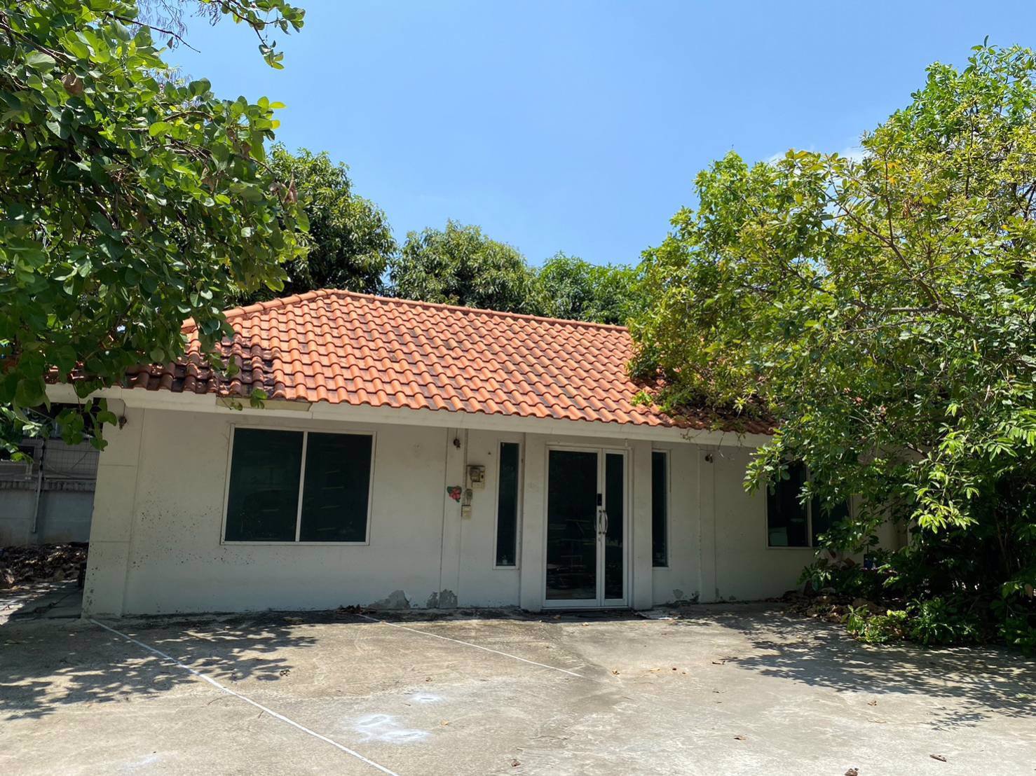 ขายที่ดินพร้อมสิ่งปลูกสร้าง-ติดถนนราชพฤกษ์