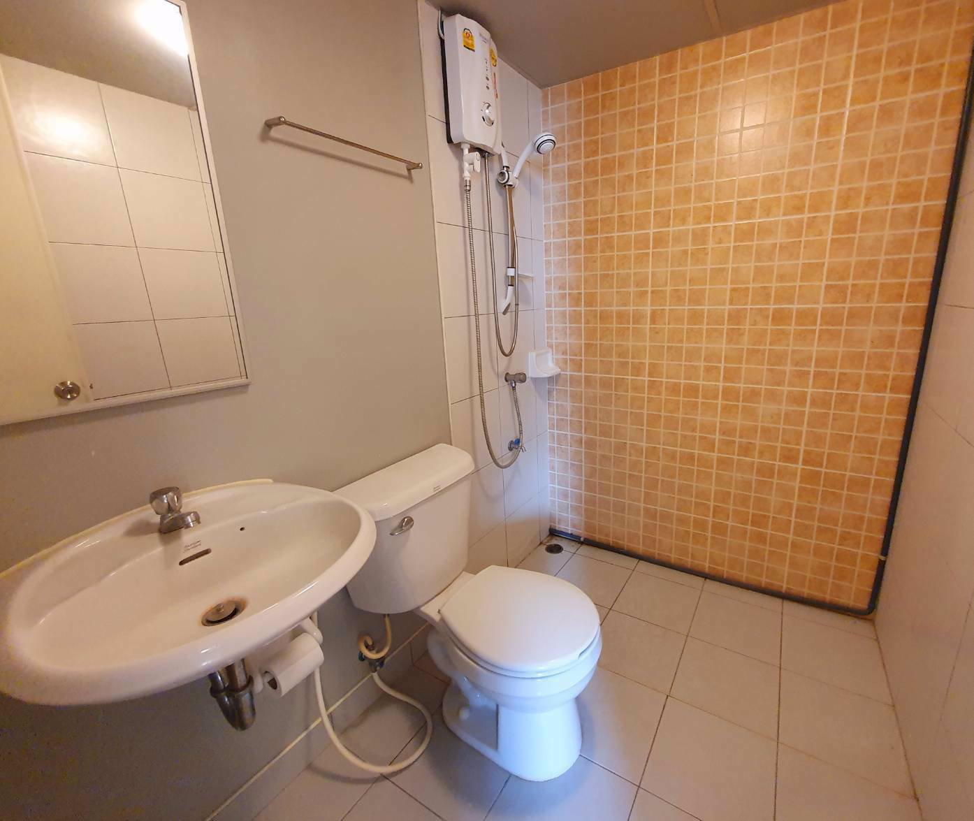 ให้เช่าคอนโดลุมพินีร่มเกล้า-สุวรรณภูมิ-ขนาด-2-ห้องนอน-แต่งครบพร้อมอยู่