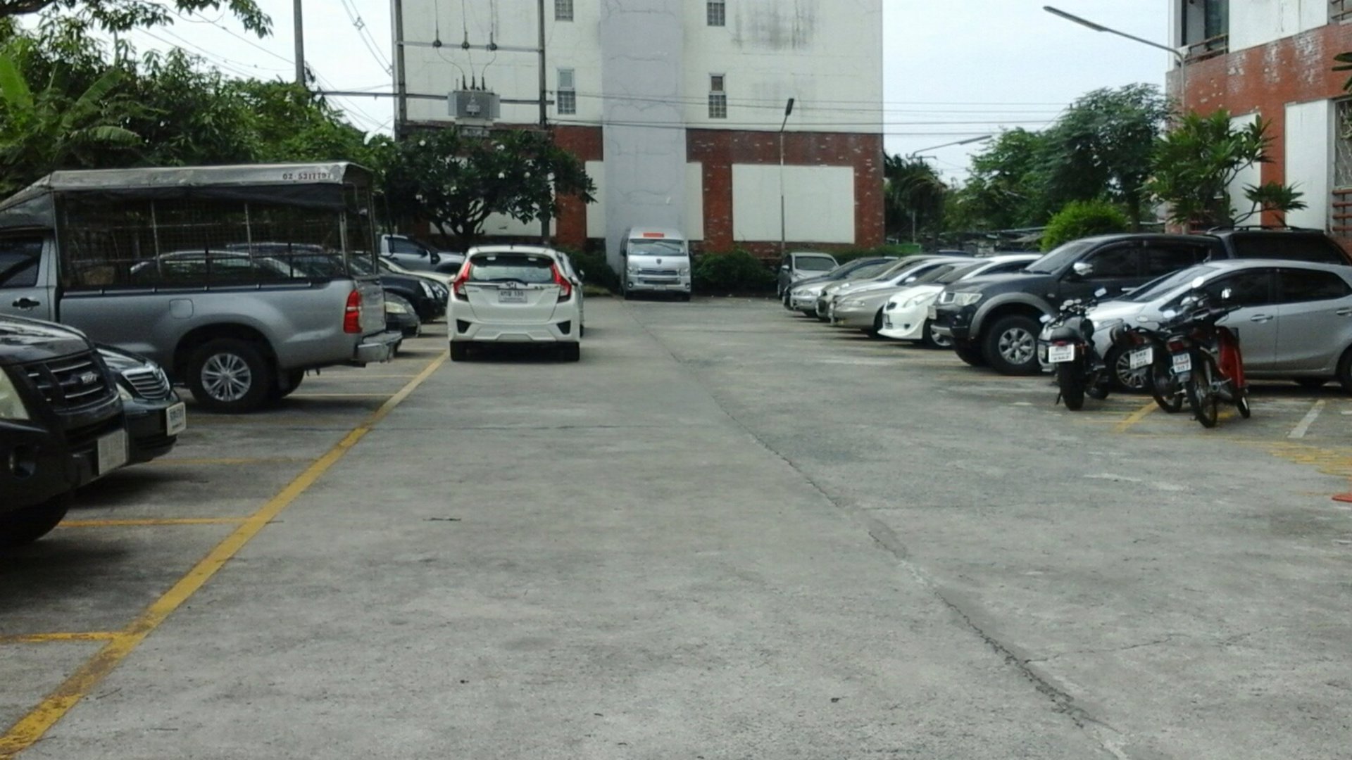 ให้เช่าห้องคอนโด-ลิฟวิ่งเพลส-อาคาร-3-ติด-ถรามคำแหง157-มีแอร์-เฟอร์ครบ-ใกล้-รรเตรียมน้อม-ค่าเช่าเดื