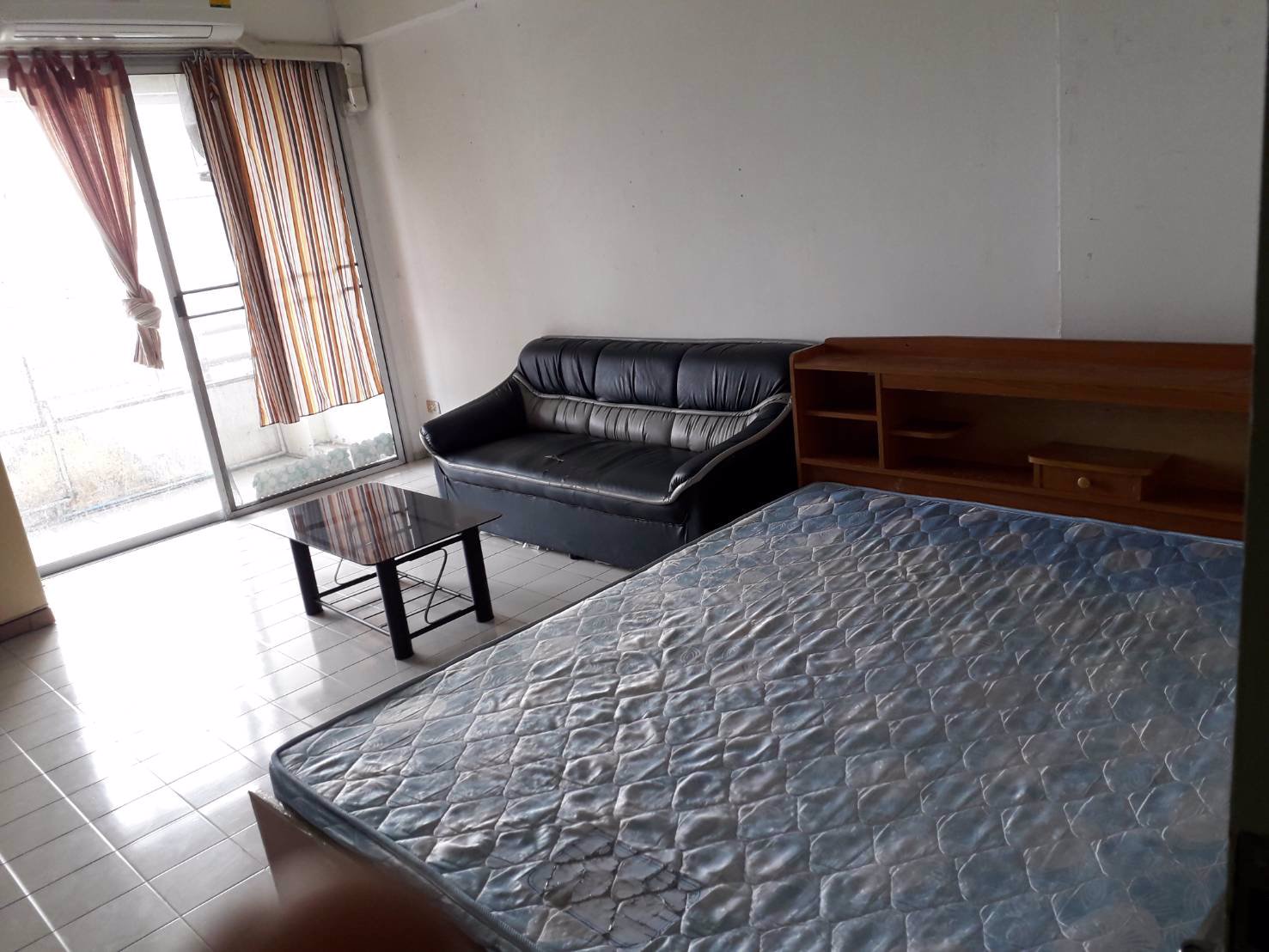 ให้เช่าห้องคอนโด-ลิฟวิ่งเพลส-อาคาร-3-ติด-ถรามคำแหง157-มีแอร์-เฟอร์ครบ-ใกล้-รรเตรียมน้อม-ค่าเช่าเดื