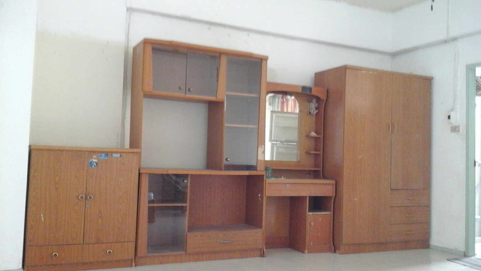 ให้เช่าห้องคอนโด-ลิฟวิ่งเพลส-อาคาร-3-ติด-ถรามคำแหง157-มีแอร์-เฟอร์ครบ-ใกล้-รรเตรียมน้อม-ค่าเช่าเดื