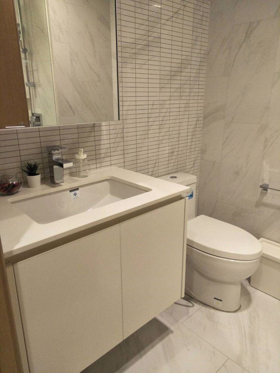 hyde-sukhumvit-11-for-rent-2-bed-room-2-bath-room-best-price-near-bts-nana-asoke