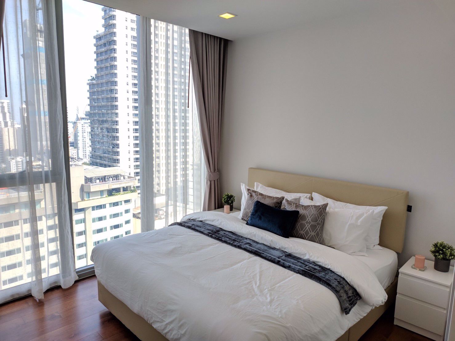 hyde-sukhumvit-11-for-rent-2-bed-room-2-bath-room-best-price-near-bts-nana-asoke