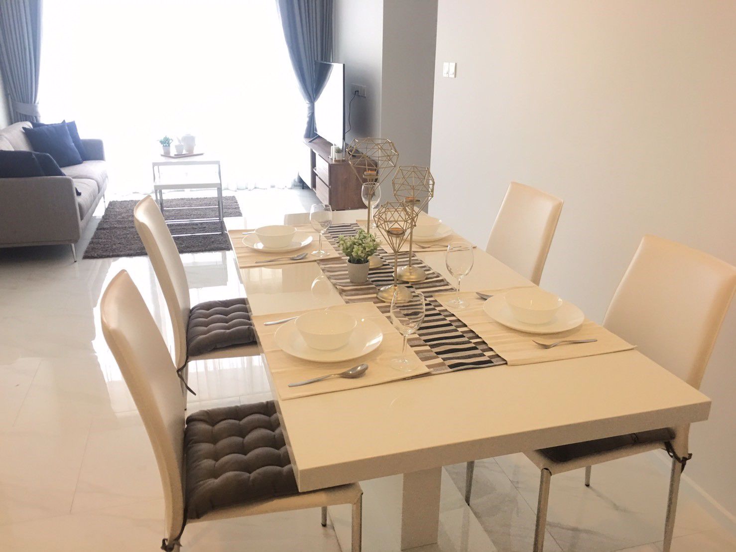 hyde-sukhumvit-11-for-rent-2-bed-room-2-bath-room-best-price-near-bts-nana-asoke