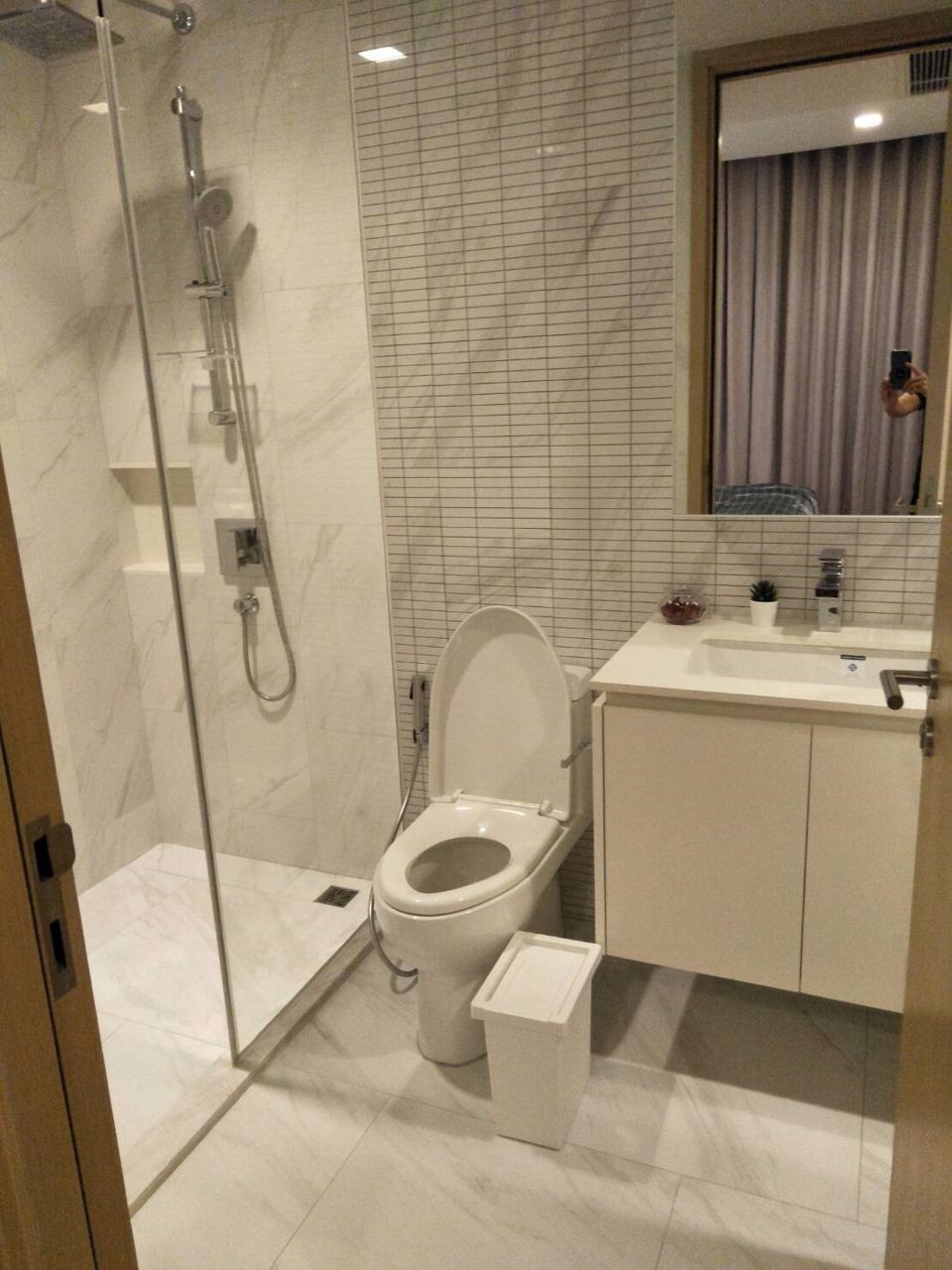 hyde-sukhumvit-11-for-rent-2-bed-room-2-bath-room-best-price-near-bts-nana-asoke