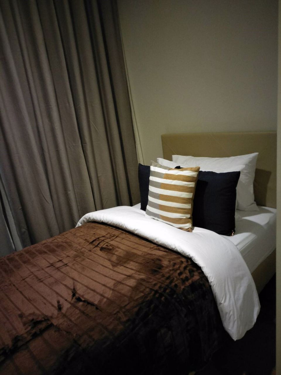 hyde-sukhumvit-11-for-rent-2-bed-room-2-bath-room-best-price-near-bts-nana-asoke