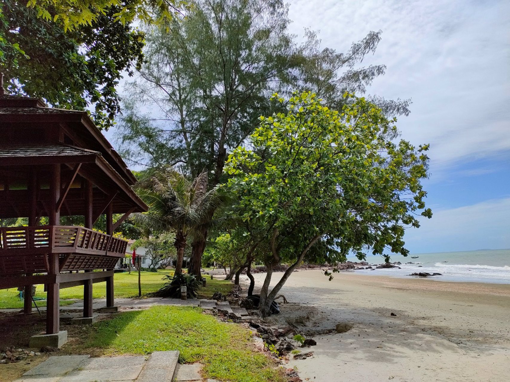 ขายบ้านพักตากอากาศในวังแก้ว-รีสอร์ท-หาดส่วนตัว-พร้อมเฟอร์นิเจอร์