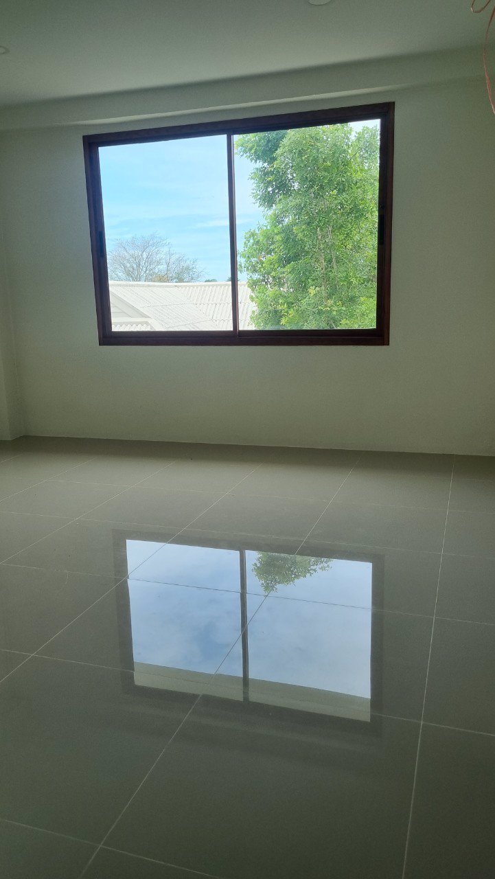 ขายทาวน์โฮมทำเลทองติดถนนบ้านฉาง-ระยอง-เหมาะสำหรับทำเป็นสำนักงานหรือที่อยู่อาศัย