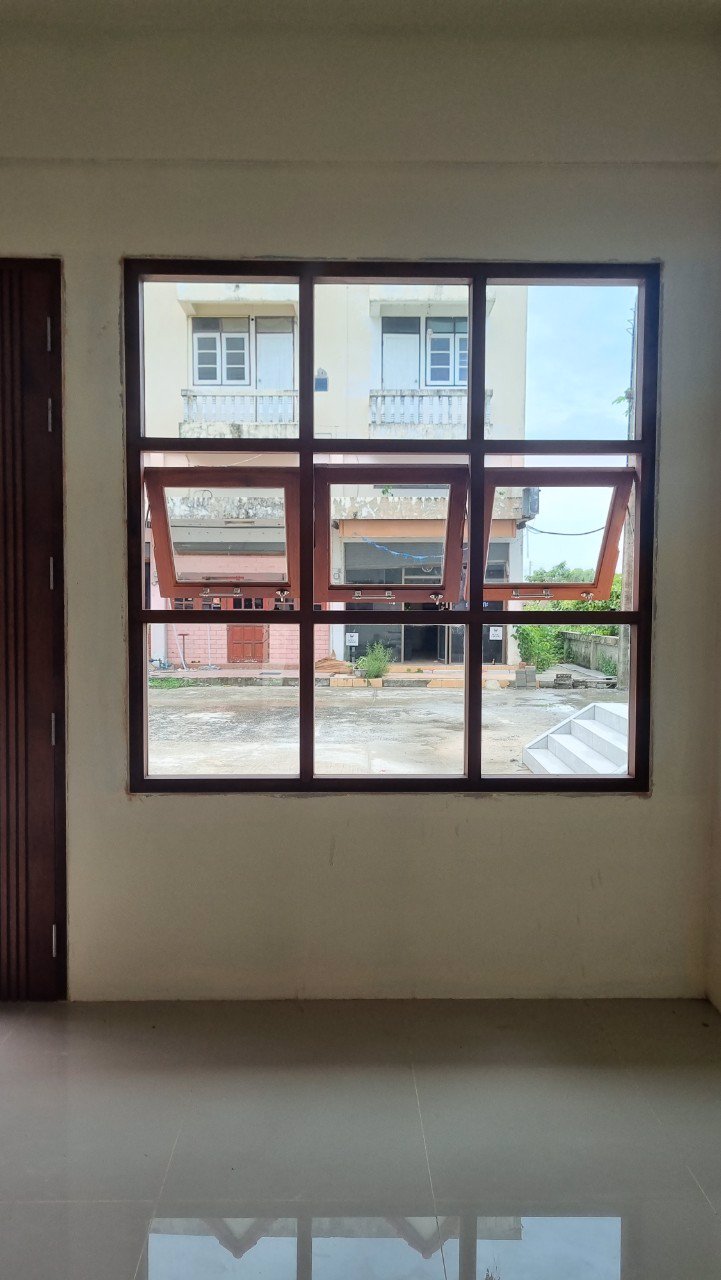 ขายทาวน์โฮมทำเลทองติดถนนบ้านฉาง-ระยอง-เหมาะสำหรับทำเป็นสำนักงานหรือที่อยู่อาศัย