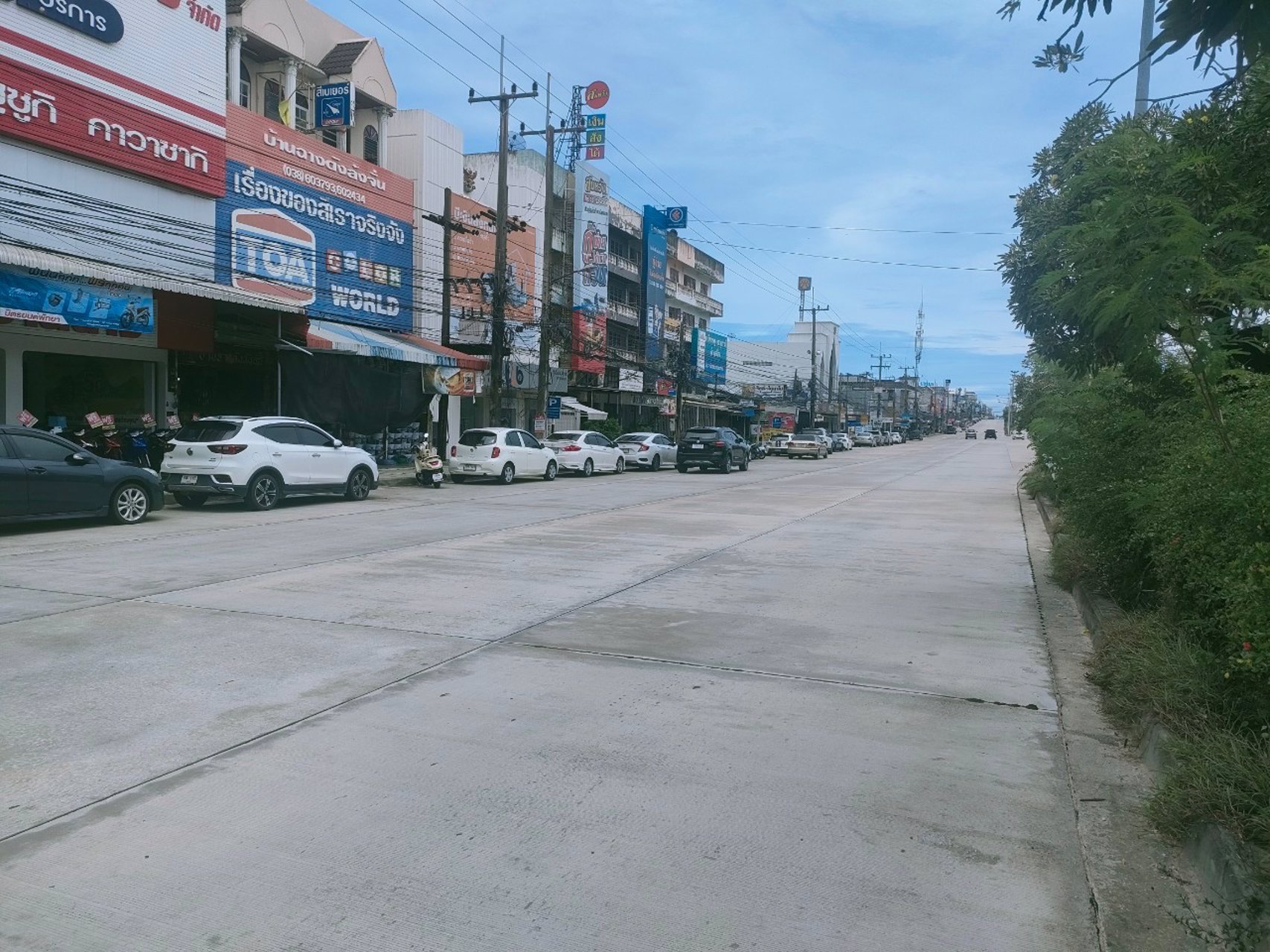 ขายทาวน์โฮมทำเลทองติดถนนบ้านฉาง-ระยอง-เหมาะสำหรับทำเป็นสำนักงานหรือที่อยู่อาศัย