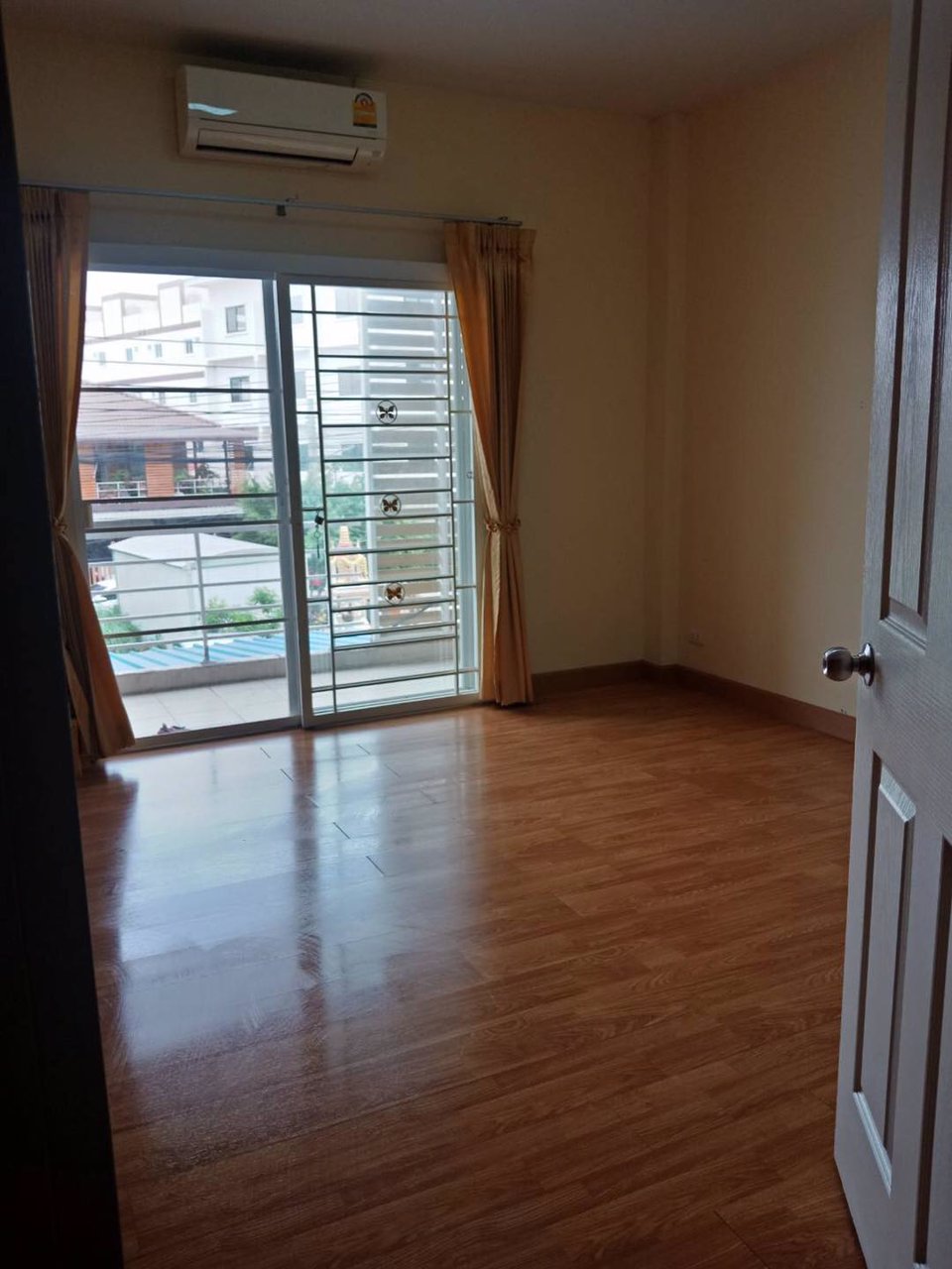 ทาวน์โฮม-ไม่โทรม-ย่านพระสมุทรเจดีย์