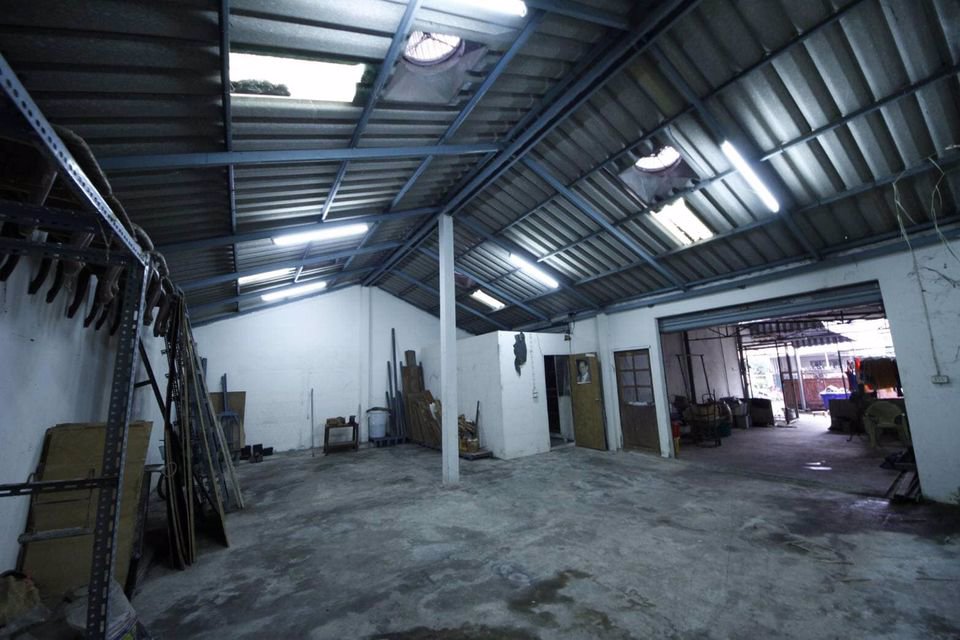 ทาวน์โฮม-หมู่บ้านอัชลี-กว้างๆ-ซื้อบ้านแถมฟรี-รถกระบะ-1-คัน-ใช้งานได้จริง-