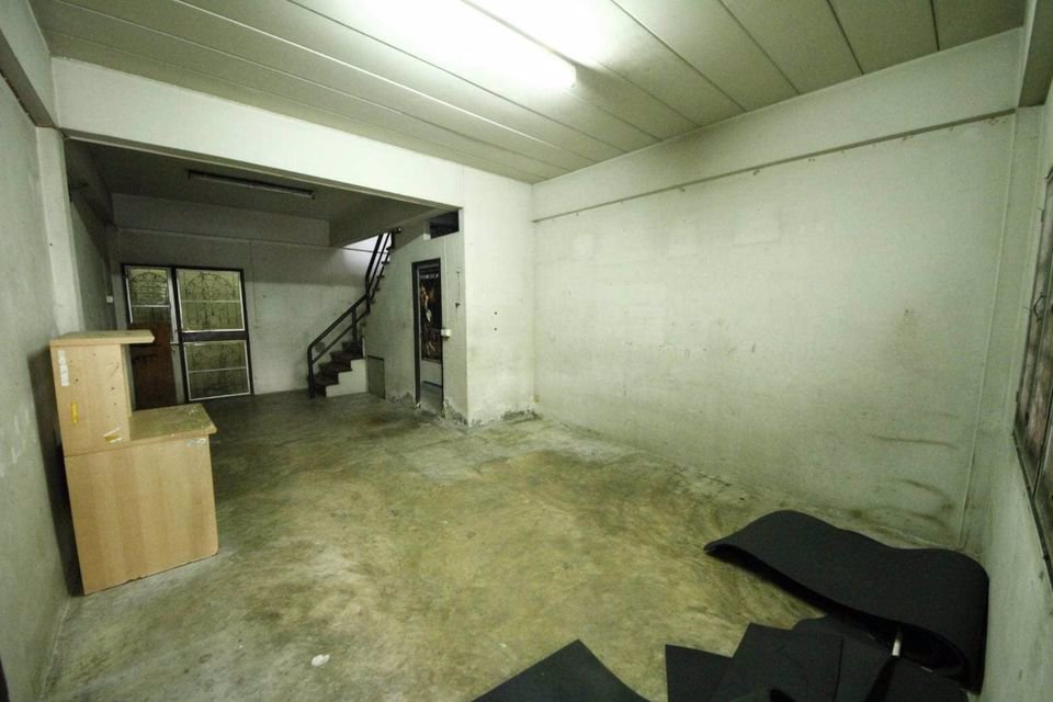 ทาวน์โฮม-หมู่บ้านอัชลี-กว้างๆ-ซื้อบ้านแถมฟรี-รถกระบะ-1-คัน-ใช้งานได้จริง-