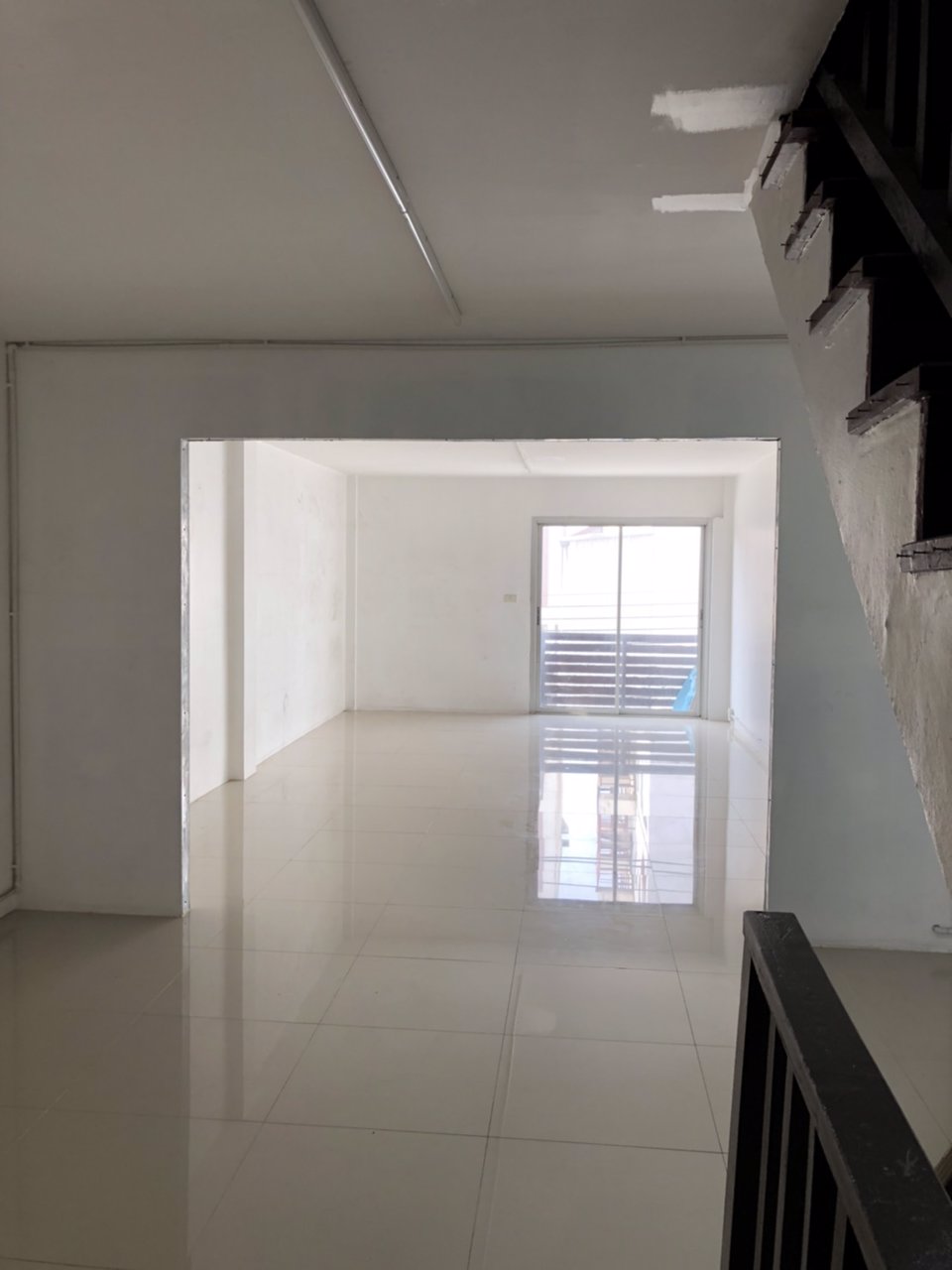 ให้เช่าตึกแถวบางใหญ่-ทำเลดี-เข้าซอยวัดเสาธงหินเพียง-20-เมตร-ตบแต่งใหม่-พร้อมทำการค้า