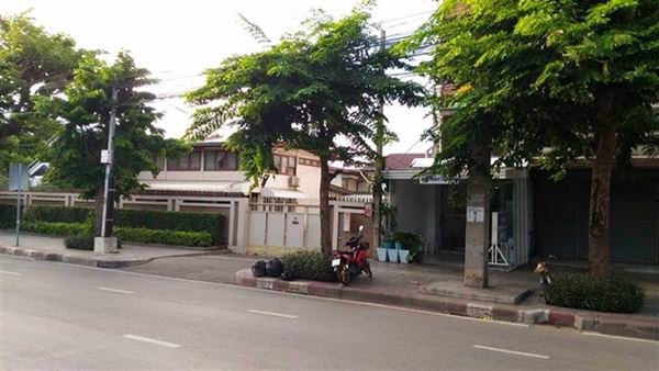 ให้เช่าพื้นที่ขายของ-พื้นที่ให้เช่า-พื้นที่เช่า-พื้นที่ว่างให้เช่า